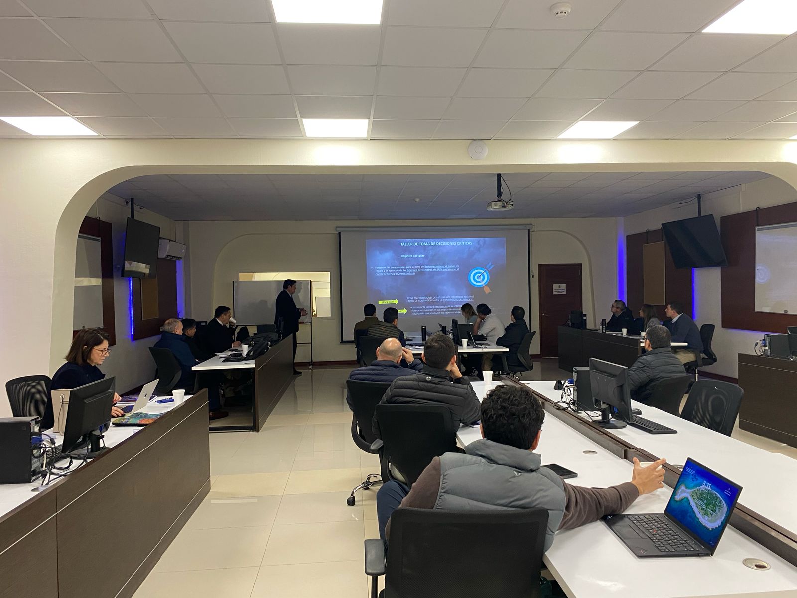 Lee más sobre el artículo Academia de Guerra Naval realiza Taller de Manejo de Crisis Marítimas con ejecutivos de TPS