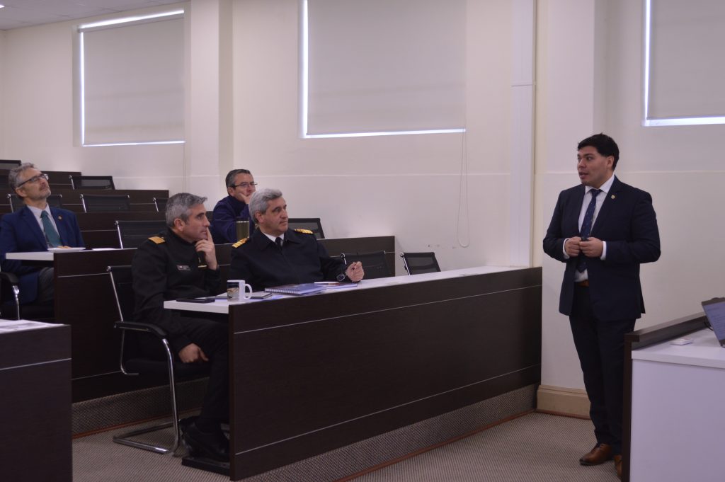 DOCTOR RAFAEL MELLADO SILVA EXPUSO SOBRE INTELIGENCIA ARTIFICIAL EN LA ACADEMIA DE GUERRA NAVAL