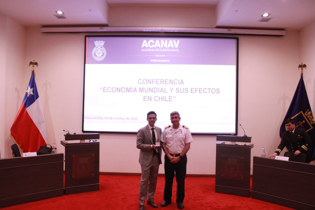 PhD. SERGIO URZÚA ABORDÓ ESCENARIO ECONÓMICO MUNDIAL Y SUS EFECTOS PARA CHILE EN LA ACADEMIA DE GUERRA NAVAL.